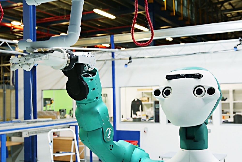 Складские роботы онлайн-супермаркета Ocado в три раза быстрее роботов Amazon